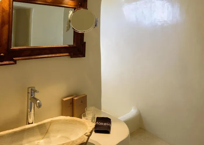 Fanari Hotel Oia (Santorini)